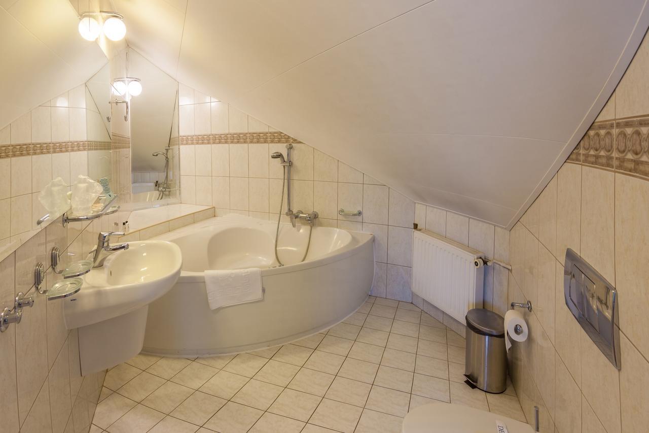 Hotel Jaskolka Ustron Bagian luar foto